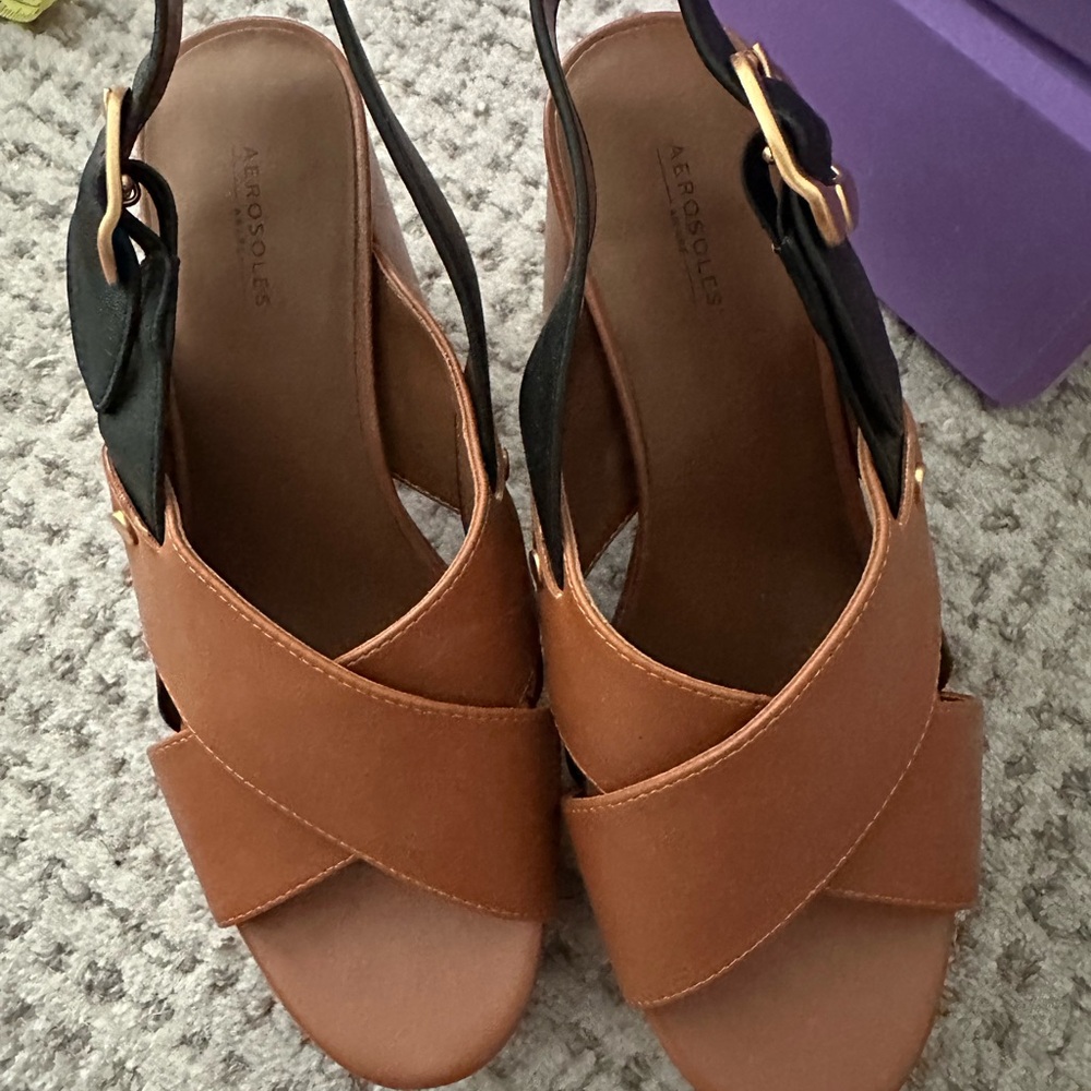 Aerosoles Brown and Black Platform Sandals with Gold Buckle - Picture 2 of 7